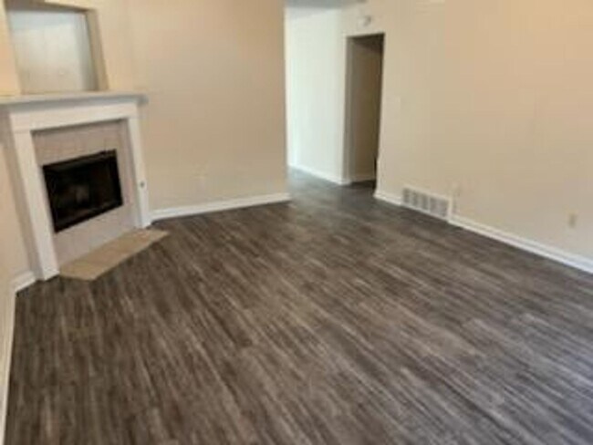 Photo - Available now!! MOVE IN SPECIAL $500 OFF O...