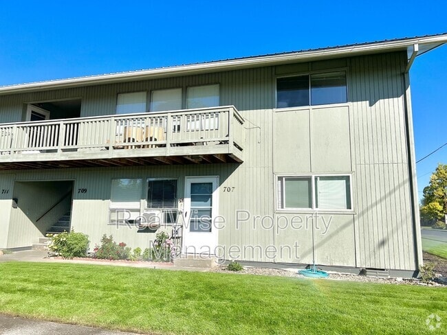 Building Photo - 713 NW Birch Ave Rental