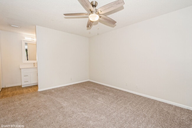 1BR, 1BA - 964SF - Bedroom