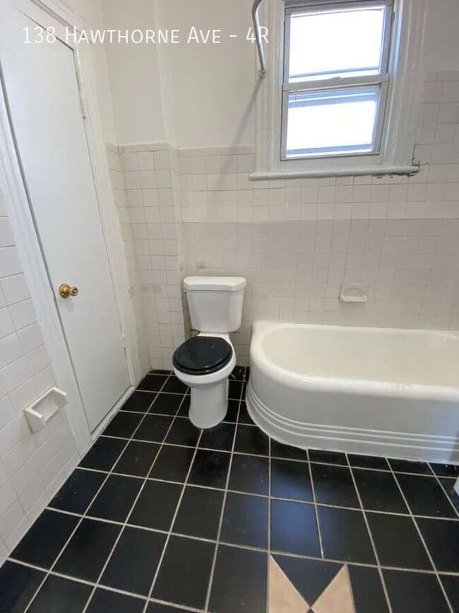 138 Hawthorne Ave Unit 4R