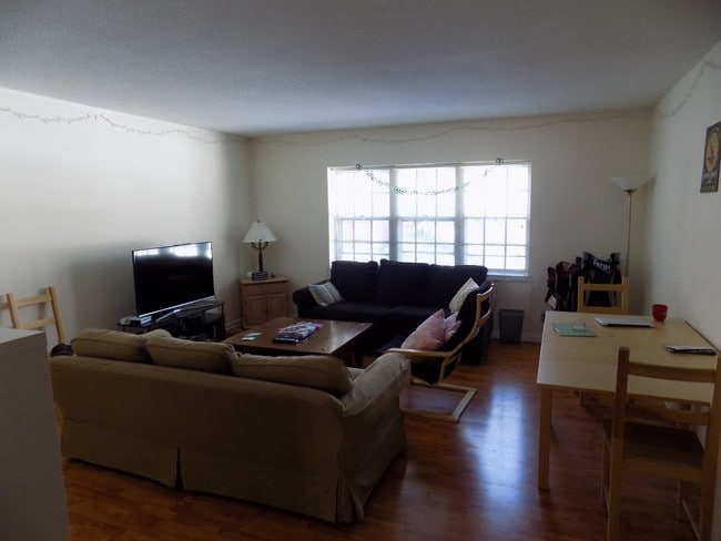 Photo - 104 Lake Shore Rd Unit 2