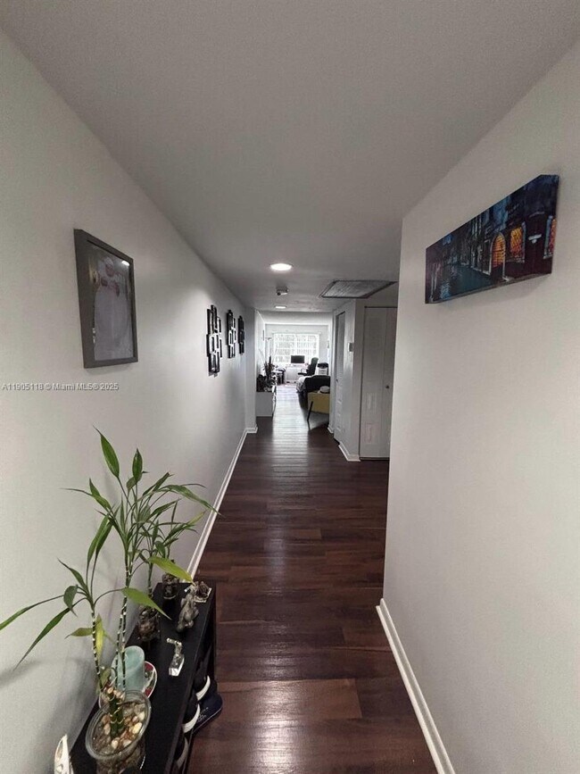 Photo - 500 SW 130th Terrace Unidad 203A