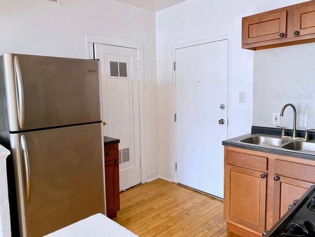 Photo - 802 N Bishop St Unit 3B