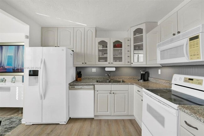 Photo - 3 br, 2 bath Condo - 20401 NE 30th Ave # 4... Unidad 414-8