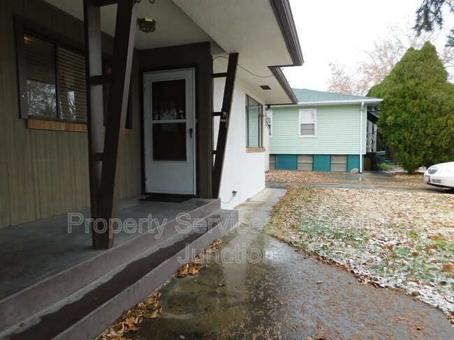 Photo - 742 Bunting Ave