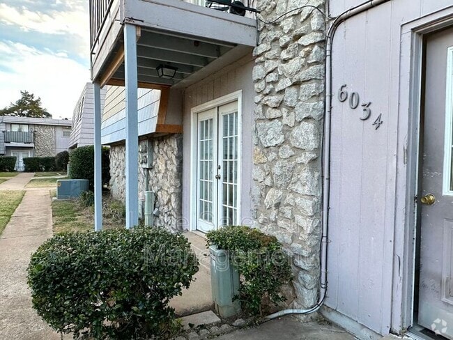 Building Photo - 6034 NW Expressway Unit B Rental