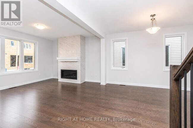 Photo - 182 Lynn Coulter St