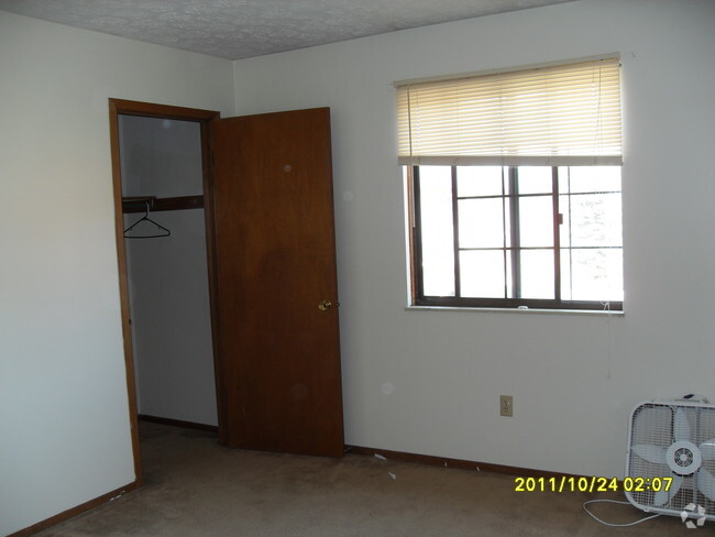 Building Photo - 4851 Moreland Dr W Rental