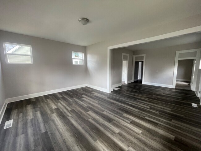 Photo - 1138 W 30th St