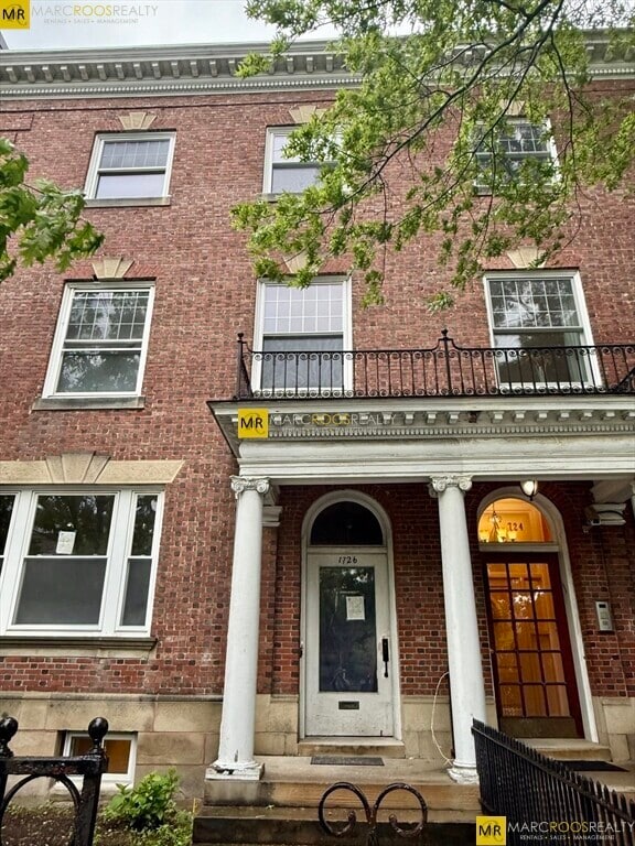 Building Photo - 1726 Beacon St