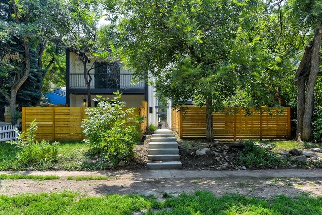 Building Photo - 616 Marine St Unit 4