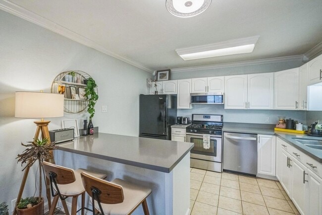 Photo - 1304 Summit St Unit 107