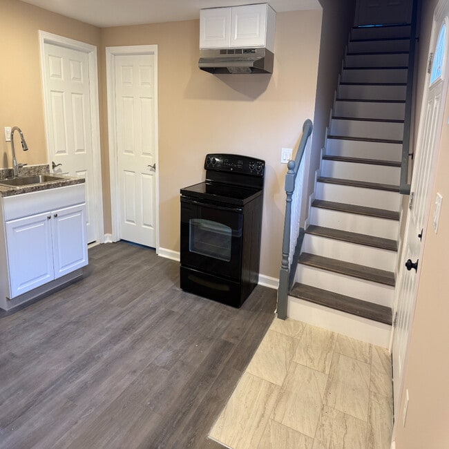 Building Photo - 4820 Hayes St NE Unit Basement