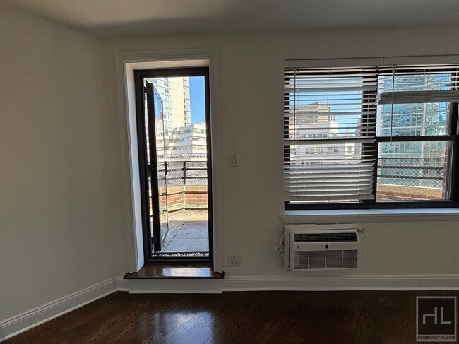 Photo - EAST 57 STREET Unidad PHA