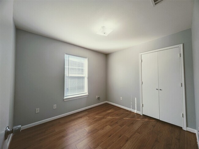 Building Photo - 138 S Bend Ct