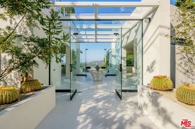 Building Photo - 8896 Lookout Mountain Ave