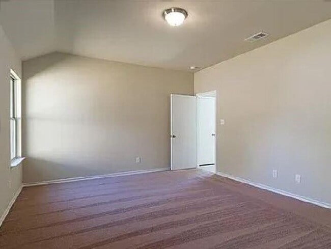 Photo - Spacious 3 bedroom, 2 bath available!