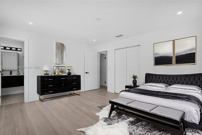 Photo - 7501 Raleigh St