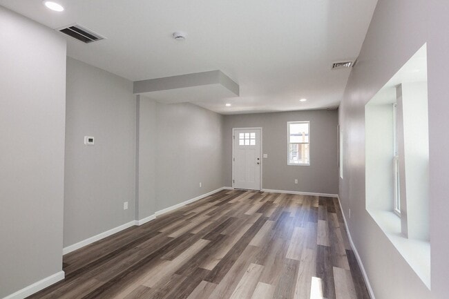 Photo - 203 W High St