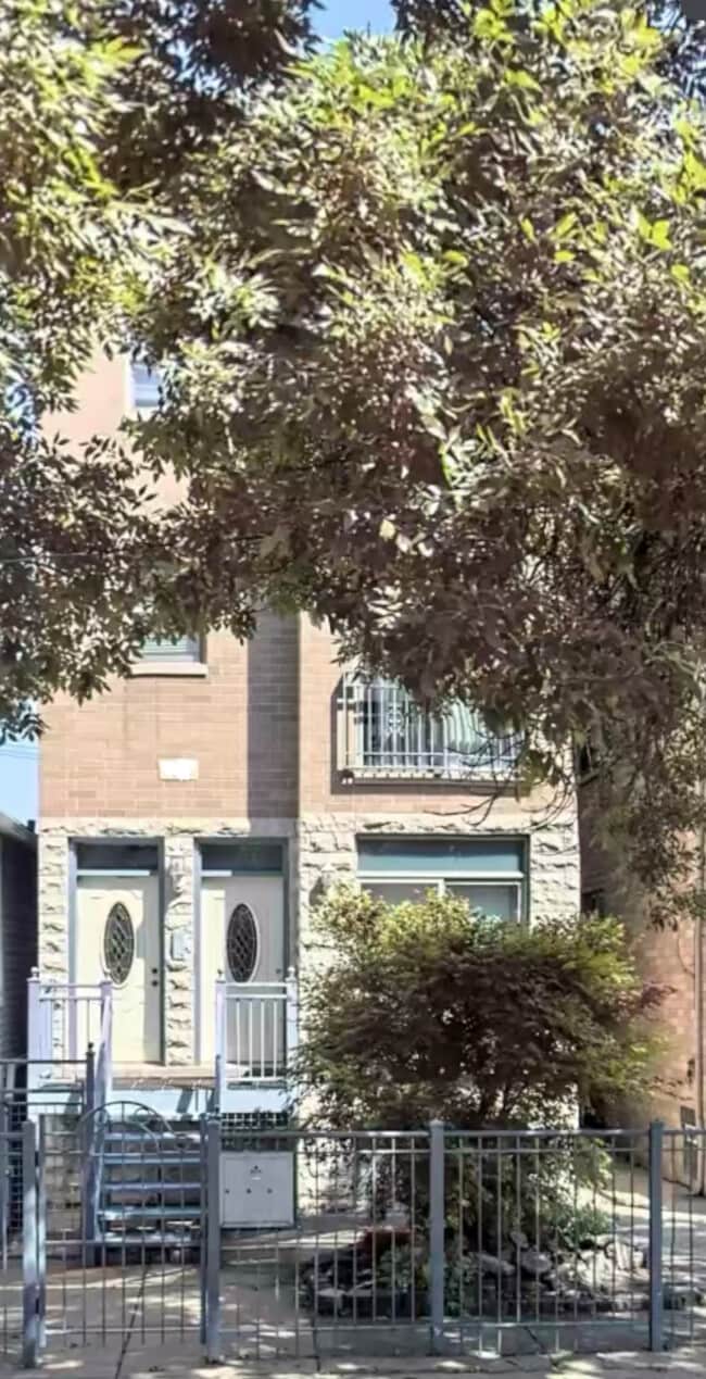 Building Photo - 1322 W 31st Pl