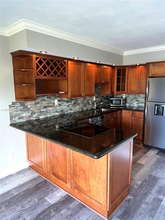 Building Photo - 833 NE 18th Ct Unit 3