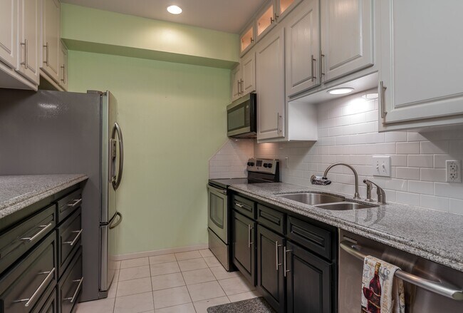 Photo - 2228 S Piney Point Rd Unidad True