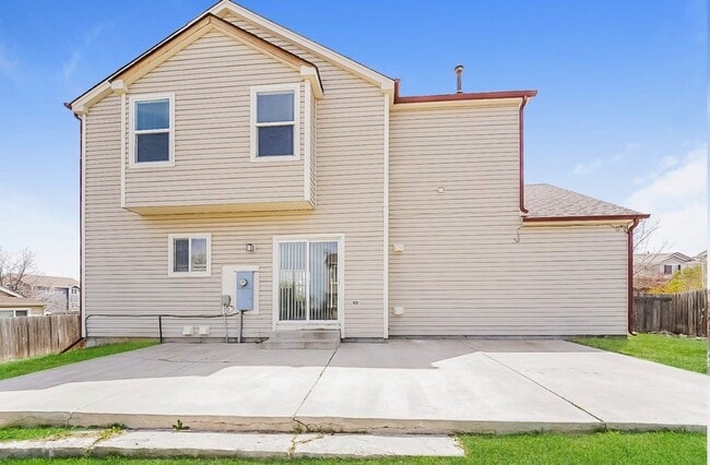 Building Photo - 15645 E 99th Ave