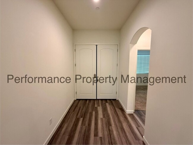 Photo - Stunning 4 Bed/3 Bath Belcourt Seven Oaks Home w/ $0 Deposit Option & More