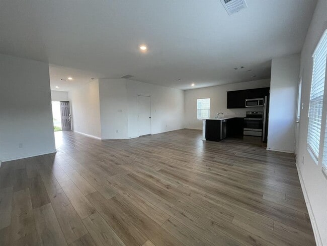 Photo - 100 Tugboat Annie Wy