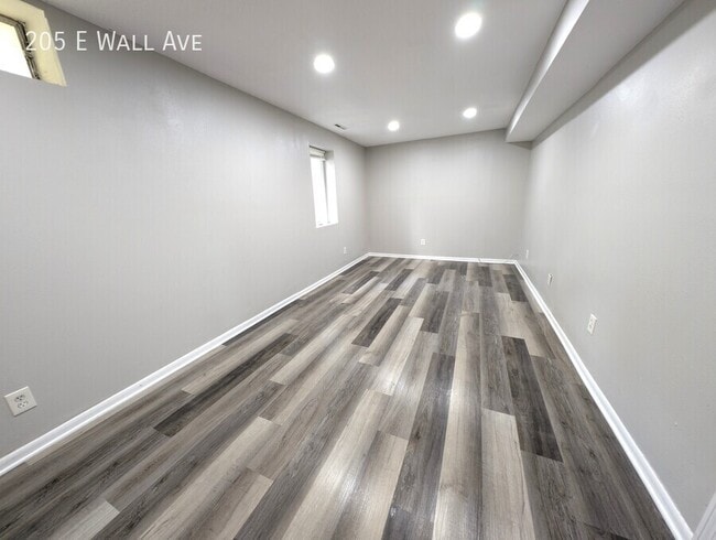 Photo - 205 E Wall Ave