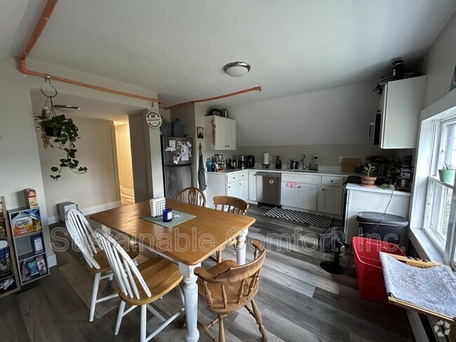 Building Photo - 36 Roxbury St Unit 3 Rental
