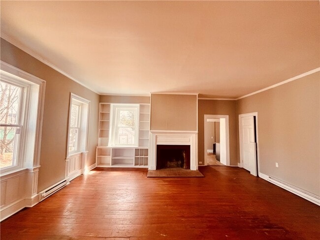 Photo - 114 E Main St