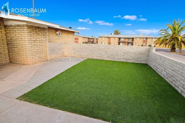 Building Photo - 1008 N Pueblo Dr