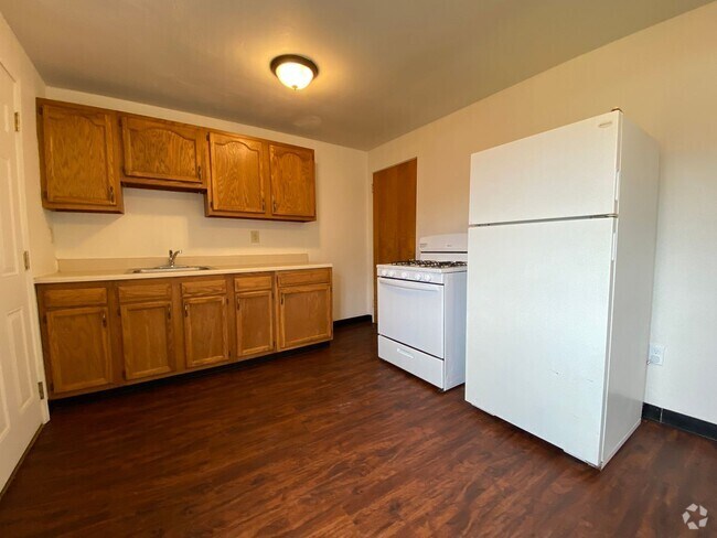 Building Photo - Cozy Two Bedroom Townhome with Central AC ...