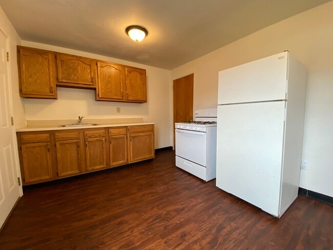 Cozy Two Bedroom Townhome with Central AC ... - Cozy Two Bedroom Townhome with Central AC ...