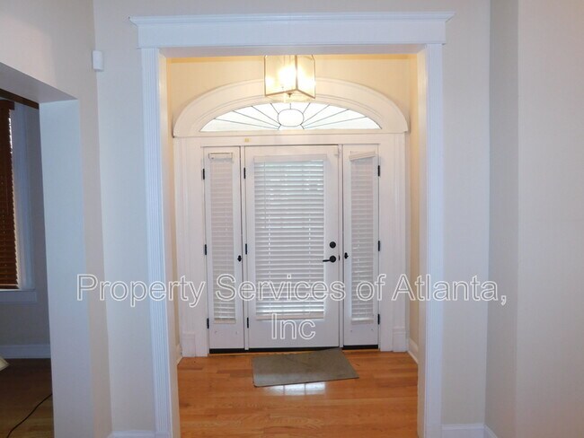 Photo - 675 Grady Pl SW