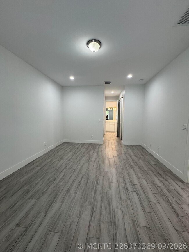 1031 Mango Dr