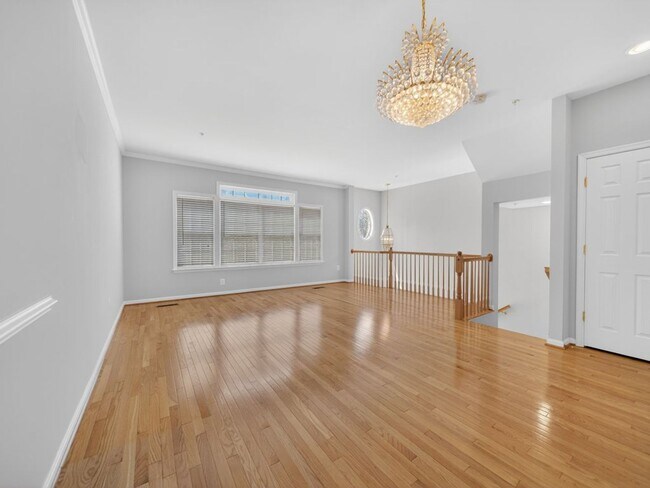 Photo - Exquisite Townhouse in Orchard Run Germantown