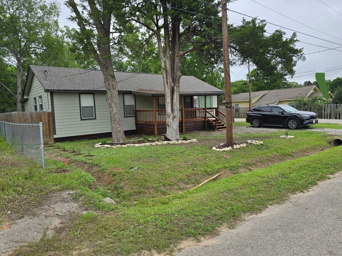 Photo - 804 Avenue E