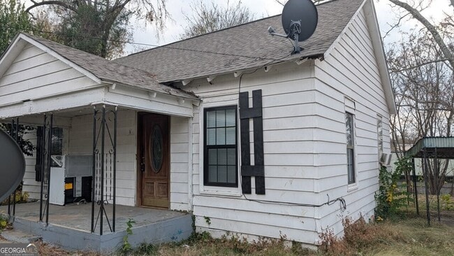 Building Photo - 182 James St