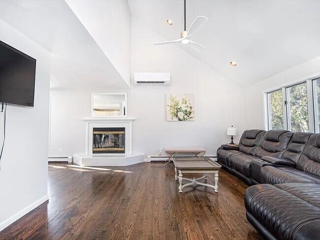 Photo - 262 Woodhill Rd