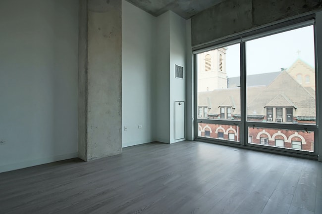 Photo - 727 N Milwaukee Ave