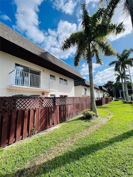Building Photo - 8601 SW 94th St Unit 204W Rental