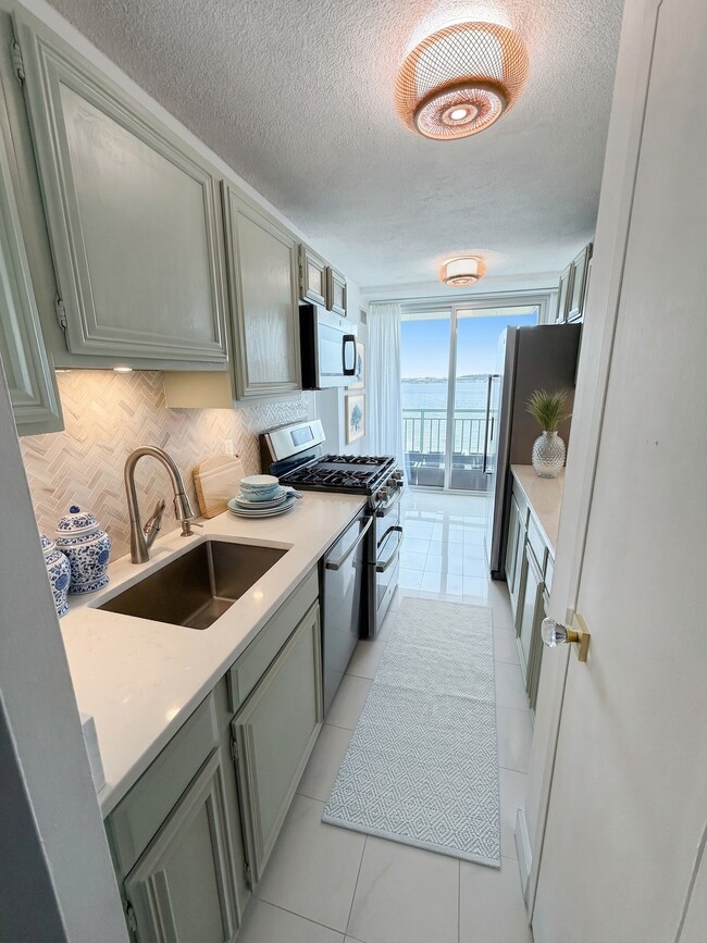 Luxury Living with Iconic Views: 2BR/2BA Waterfront Oasis Experience the pinnacle of Northern Virgin - 501 Slaters Ln Unit 603