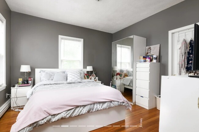 Photo - 20 Bristol St Apartments Unit 2