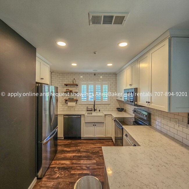 Exquisitely Updated Condo - Must See - Exquisitely Updated Condo - Must See Unit A