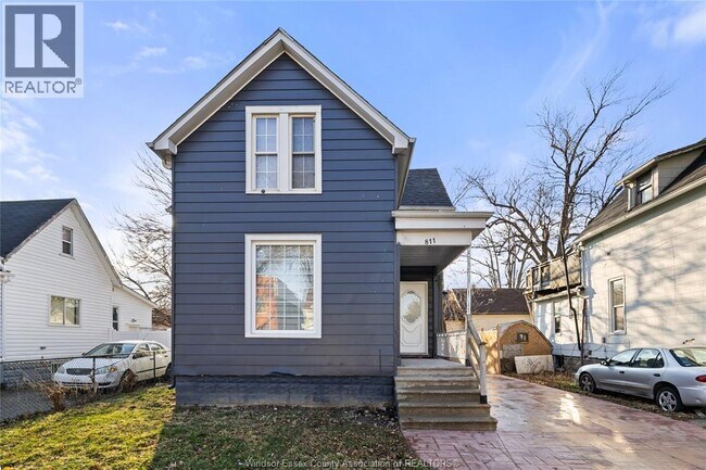 Photo - 811 Langlois Ave