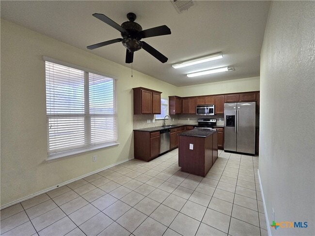 Photo - 5000 Willamette Ln