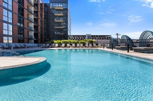 Sparkling Outdoor Pool at The Mason Apartments in Chicago, IL 60607