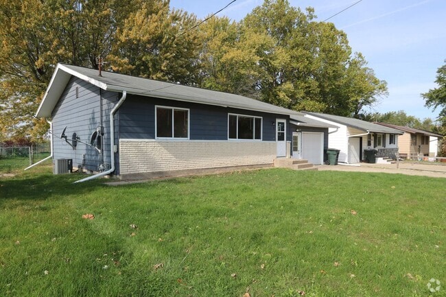 Building Photo - 2 Bedroom 1 Bath Rental